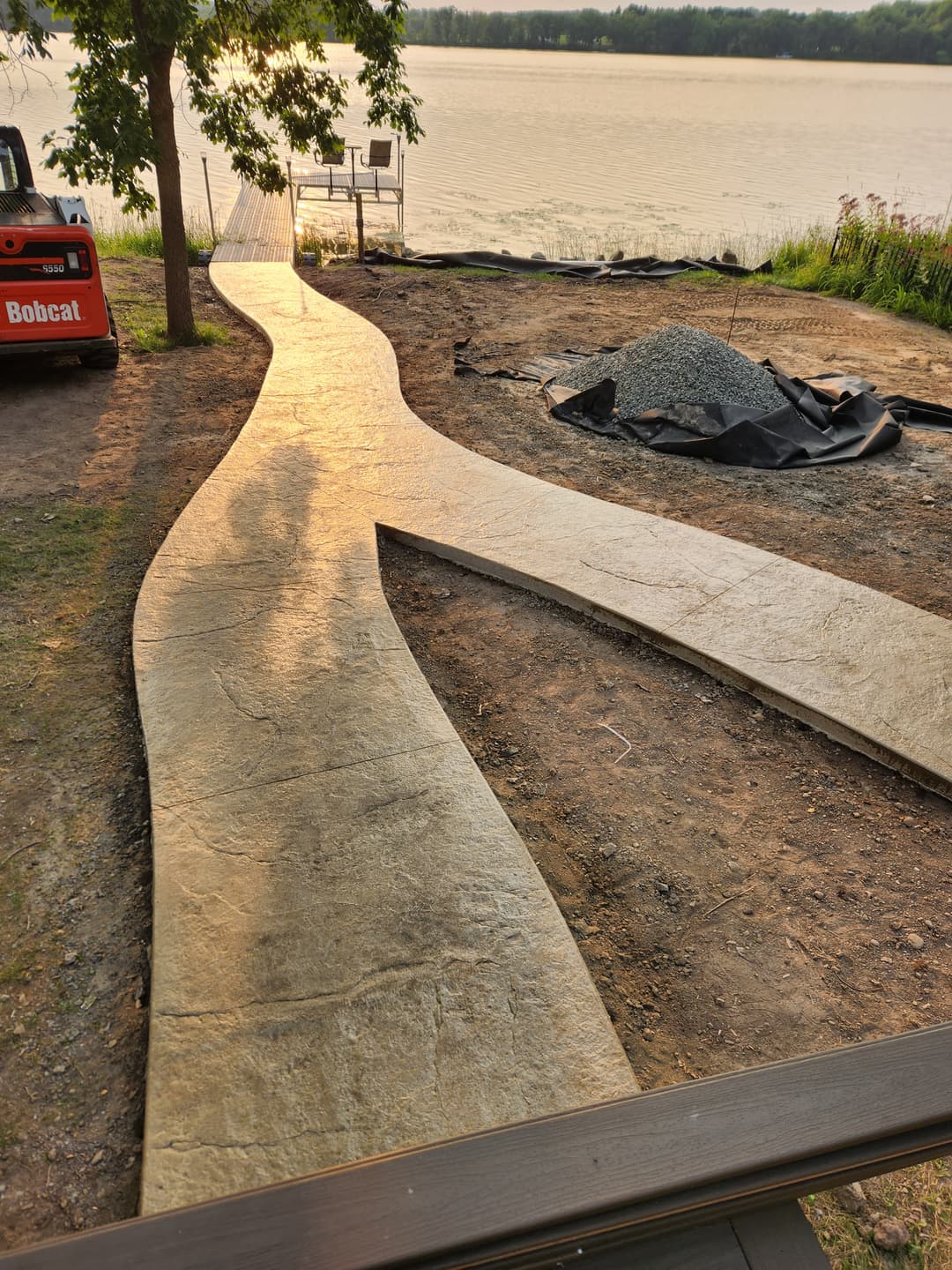 picture of a newly installed textured concrete walkway